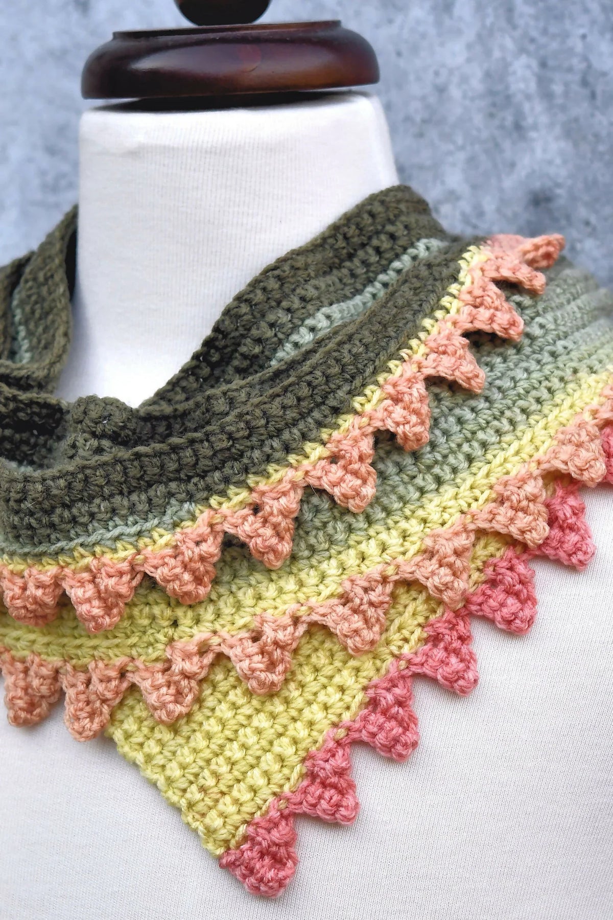 Dragon Tail Skinny Scarf (Crochet)